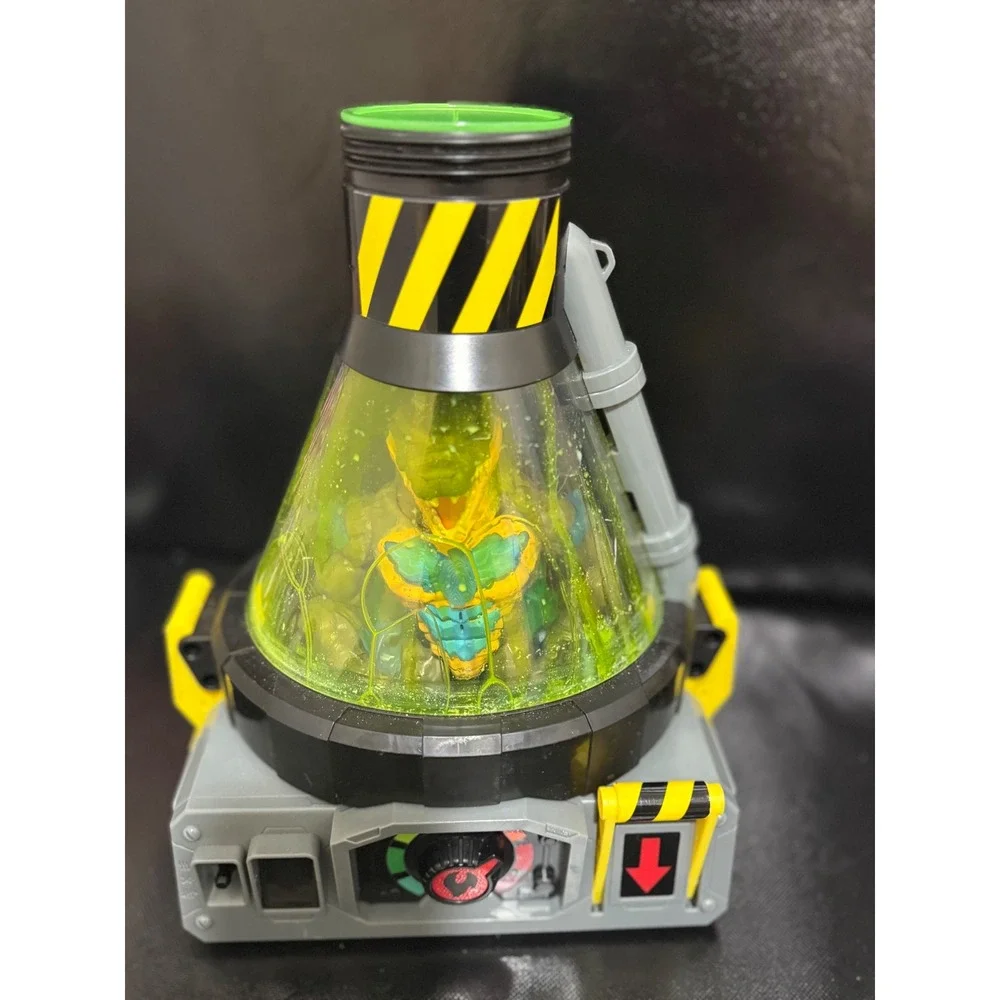 Moose Toys‎ Beast Lab Shark Beast Creator Interactive Playset Science Toy Mist